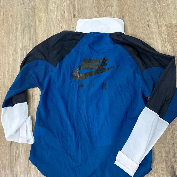 Nike Women’s windbreaker jacket - Picture 2 of 5